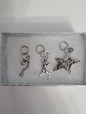 3 Charms - Question Mark, Girl Runner, 2018 Star
